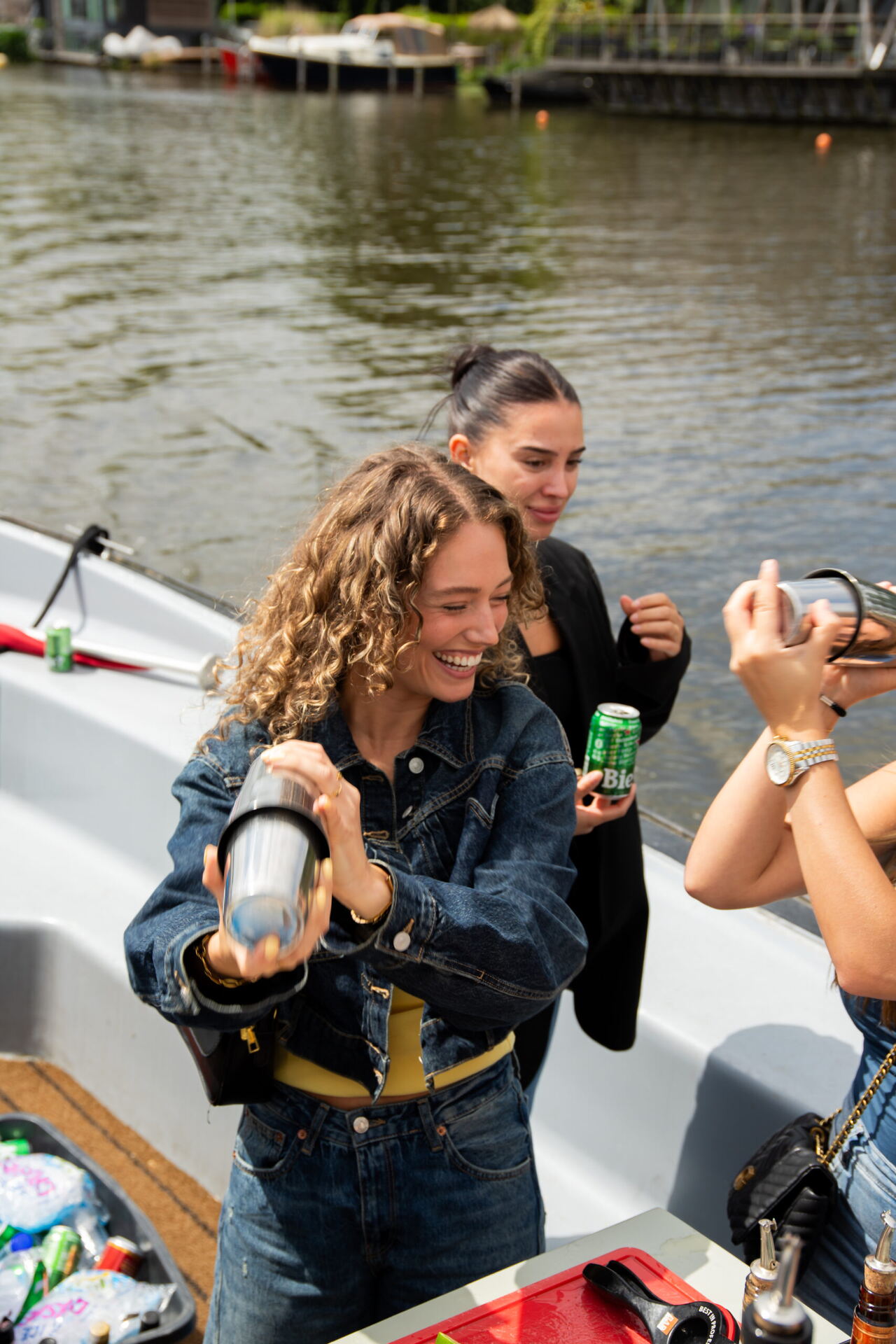 Cocktailworkshop op een boot in Rotterdam
